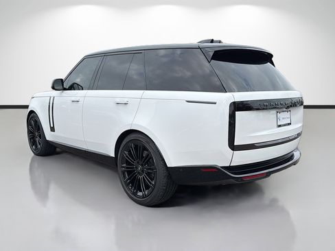 Used 2024 Land Rover Range Rover SE image 3