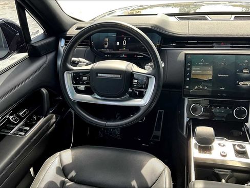 Used 2023 Land Rover Range Rover Long Wheelbase SE image 9