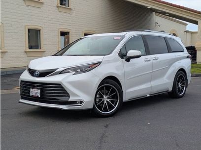 Used 2025 Toyota Sienna Platinum