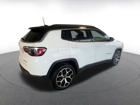 Used 2025 Jeep Compass Limited image 15