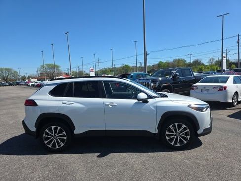 Used 2023 Toyota Corolla Cross XLE w/ Convenience Package image 4