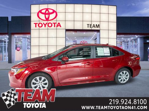 Used 2025 Toyota Corolla LE FWD image 1