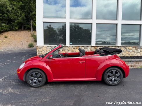 Used 2006 Volkswagen Beetle Convertible w/ Package 1 FWD image 9