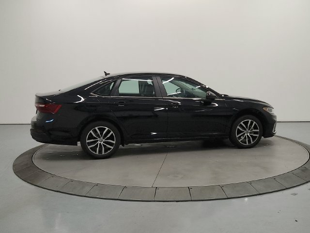 Used 2025 Volkswagen Jetta SE FWD image 8