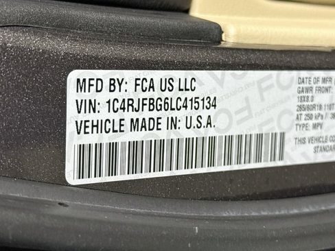 Used 2020 Jeep Grand Cherokee Limited AWD/4WD image 36