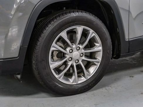 Used 2020 Jeep Cherokee Latitude Plus w/ Comfort/Convenience Group image 51