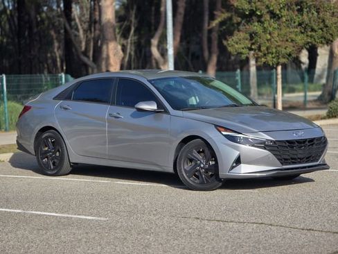 Used 2021 Hyundai Elantra SEL w/ Convenience Package image 18