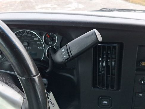 Used 2018 Chevrolet Express 2500 w/ Driver Convenience Package image 14