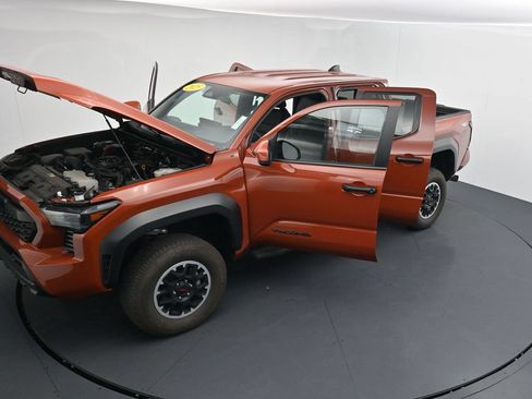 Used 2025 Toyota Tacoma TRD Off-Road AWD/4WD image 43