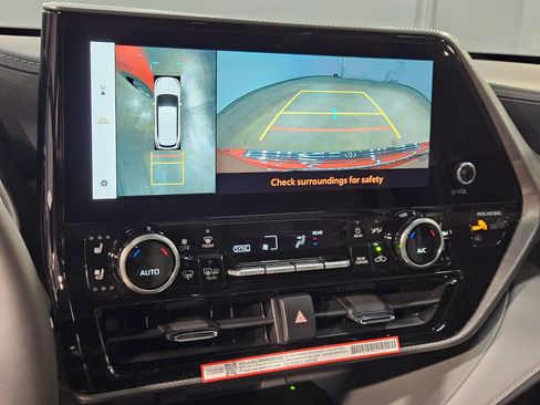 New 2026 Toyota Highlander Platinum AWD/4WD image 18
