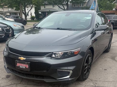Used 2017 Chevrolet Malibu LT FWD image 4