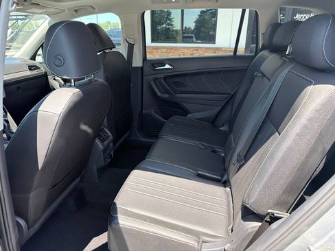 Used 2023 Volkswagen Tiguan SE w/ Panoramic Sunroof Package AWD/4WD image 6