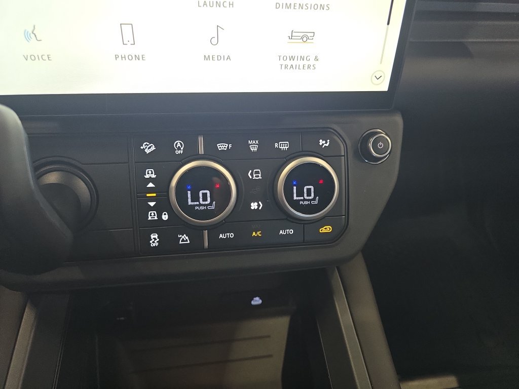 New 2026 Land Rover Defender 110 X-Dynamic SE AWD/4WD image 17
