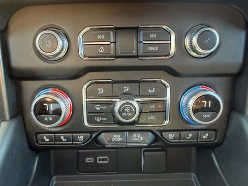 Used 2024 GMC Yukon AT4 w/ AT4 Premium Package AWD/4WD image 19