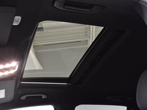 Used 2020 Mercedes-Benz GLE 350 4MATIC image 4