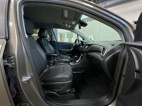 Used 2022 Chevrolet Trax LT w/ Driver Confidence Package AWD/4WD image 28