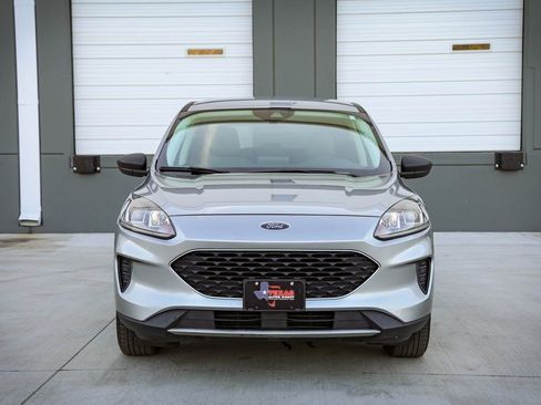 Used 2022 Ford Escape SE w/ Cold Weather Package AWD/4WD image 3