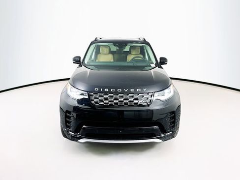 Used 2025 Land Rover Discovery Metropolitan Edition image 2
