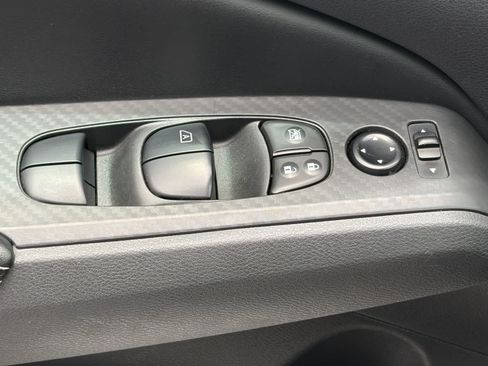 Used 2024 Nissan Altima 2.5 SV FWD image 11