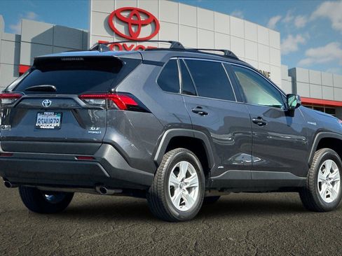 Certified 2020 Toyota RAV4 XLE w/ Convenience Package AWD/4WD image 3