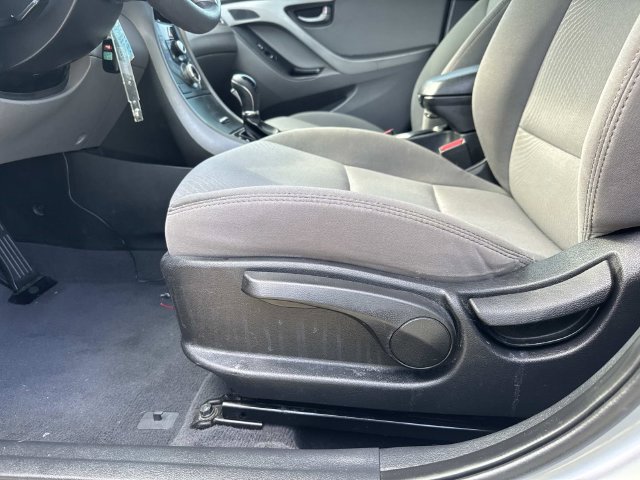 Used 2015 Hyundai Elantra SE w/ Option Group 02 FWD image 16