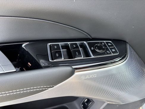 Used 2024 Cadillac Lyriq Luxury image 11