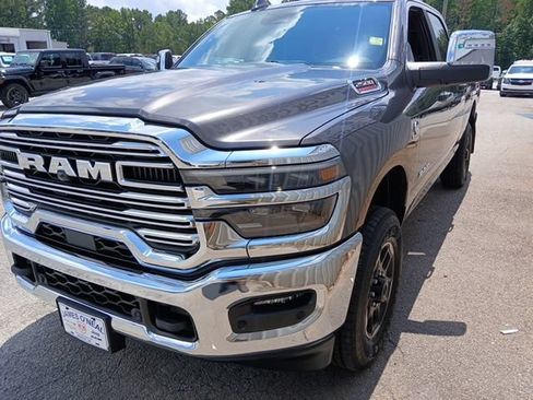 New 2026 RAM 2500 Laramie AWD/4WD image 12