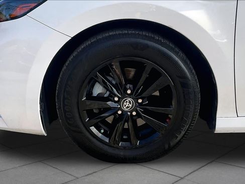 Used 2025 Toyota Camry Hybrid FWD image 11