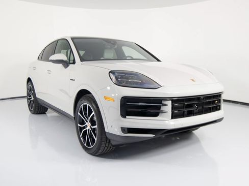 Certified 2026 Porsche Cayenne E-Hybrid Coupe AWD/4WD image 9