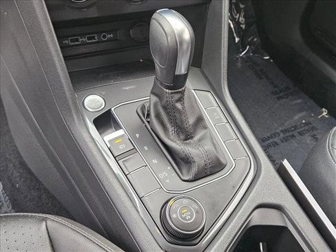 Used 2020 Volkswagen Tiguan SE image 12