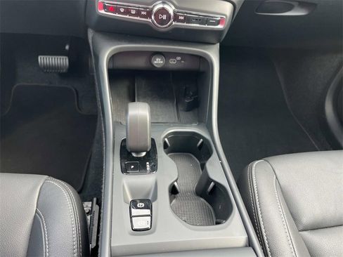 Used 2025 Volvo XC40 B5 Core w/ Climate Package image 36