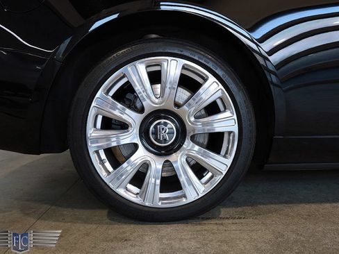 Used 2017 Rolls-Royce Dawn RWD image 39