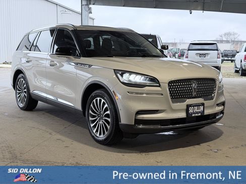 Used 2023 Lincoln Aviator Reserve w/ Equipment Group 201A image 2
