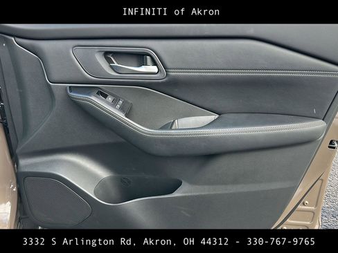 Used 2025 Nissan Rogue SV w/ SV Premium Package image 22