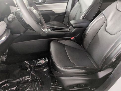 Certified 2023 Jeep Compass Limited image 12