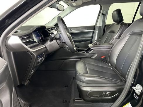 Used 2023 Jeep Grand Cherokee 4WD 4xe image 11