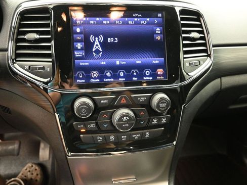 Used 2020 Jeep Grand Cherokee Laredo w/ Laredo X Package image 16