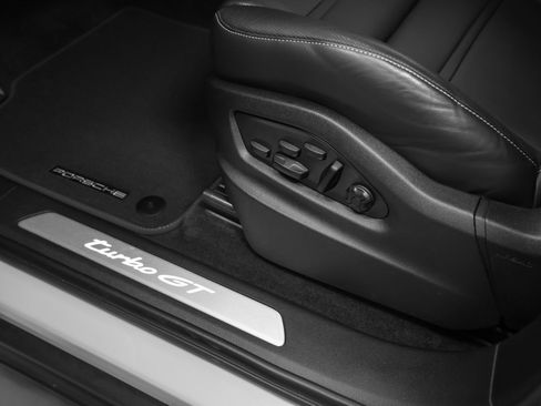 Certified 2025 Porsche Cayenne Turbo GT AWD/4WD image 38
