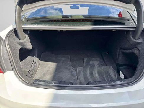 Used 2018 BMW 320i xDrive Sedan w/ Convenience Package image 14