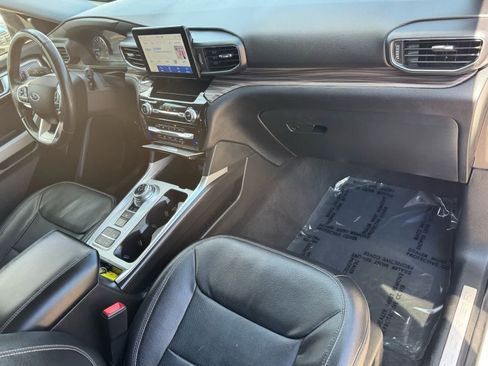 Used 2022 Ford Explorer Limited w/ Equipment Group 301A image 11