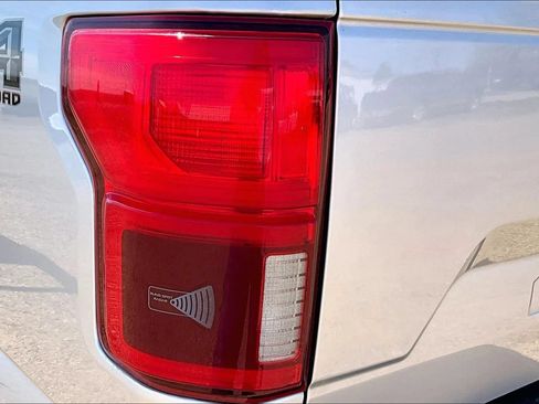 Used 2018 Ford F150 Lariat w/ Equipment Group 502A Luxury AWD/4WD image 29