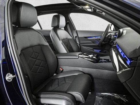 Used 2026 BMW 550e xDrive w/ Premium Package image 22