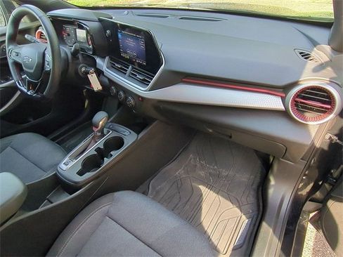 Used 2024 Chevrolet Trax RS w/ Sunroof Package image 27