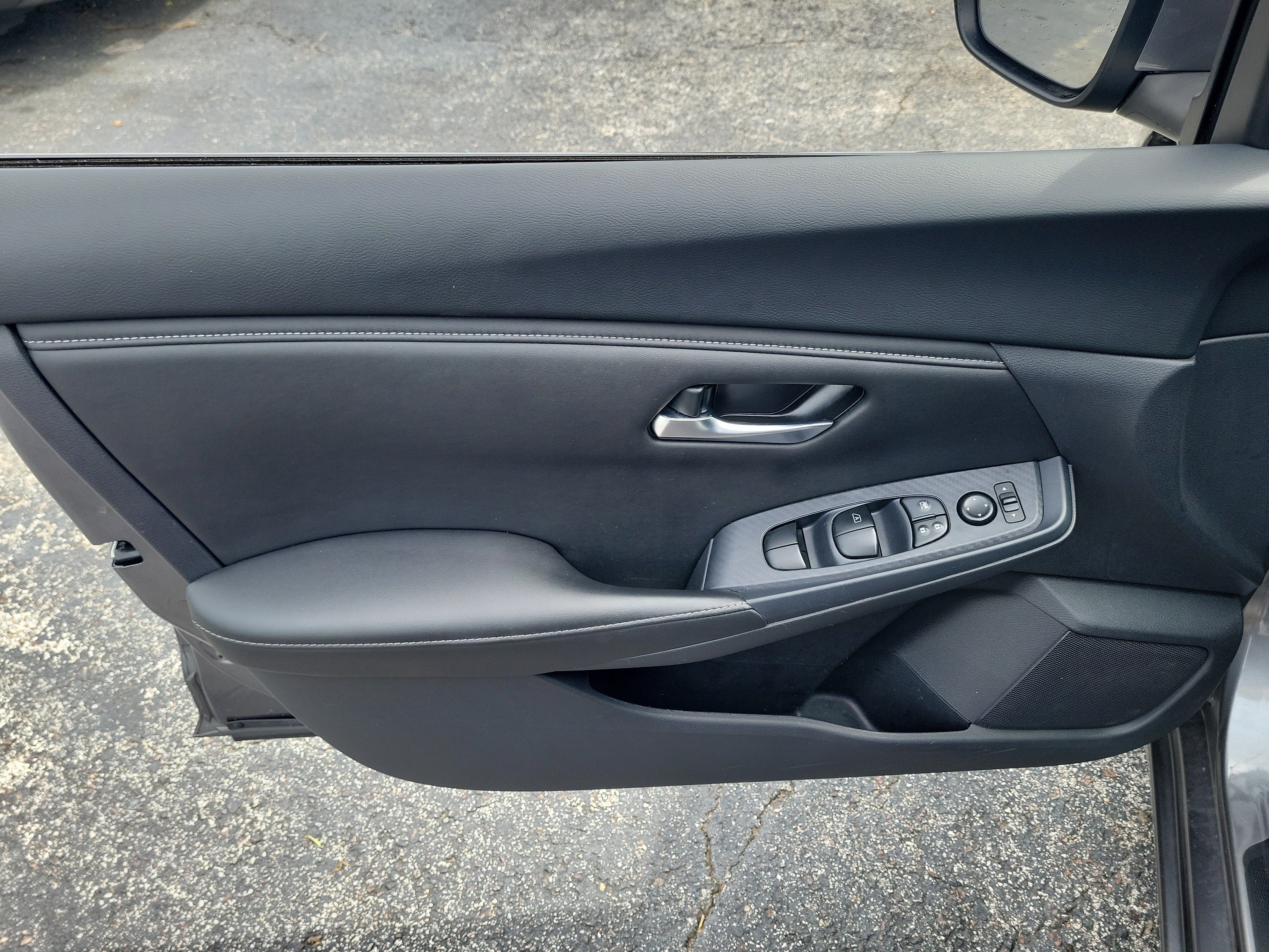 Certified 2025 Nissan Sentra SV FWD image 9