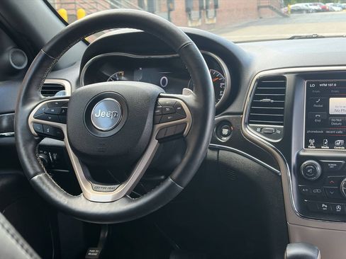 Used 2017 Jeep Grand Cherokee Limited AWD/4WD image 25