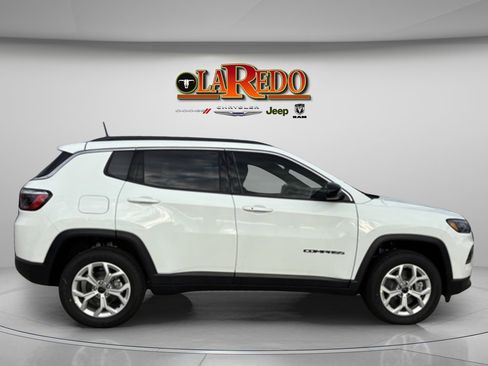 New 2026 Jeep Compass Latitude image 8
