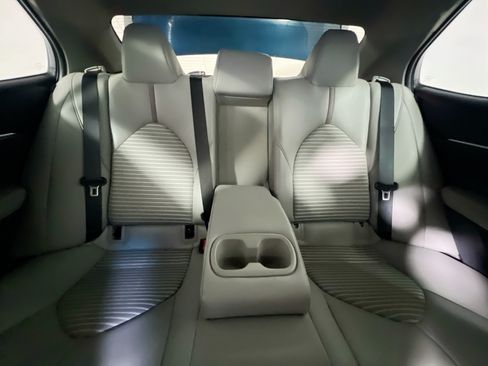 Used 2018 Toyota Camry SE w/ Moonroof Package FWD image 29