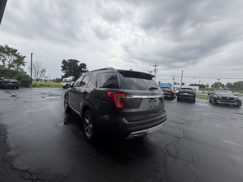 Used 2017 Ford Explorer XLT w/ Equipment Group 202A AWD/4WD image 6
