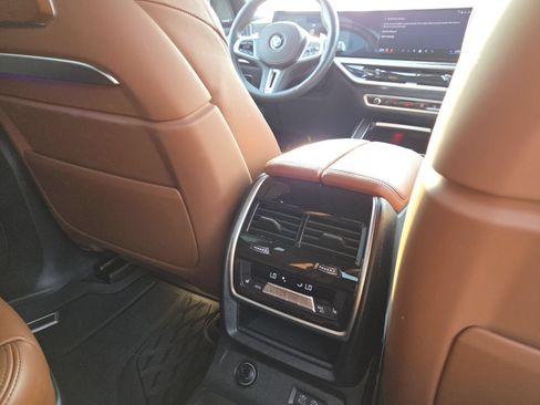 Used 2025 BMW X7 M60i AWD/4WD image 28