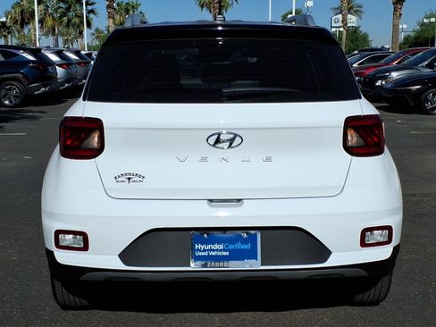 Certified 2023 Hyundai Venue Limited FWD image 4